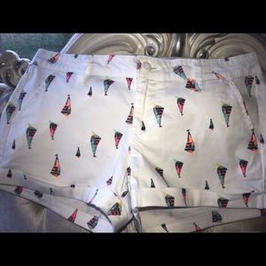 Beautiful women’s shorts size 7 new